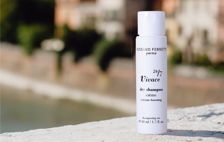 Immagine dello shampoo secco in crema della linea Vivace di Rossano Ferretti Parma.