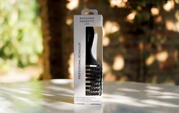 Image of Rossano Ferretti Parma's professional detangling brush.