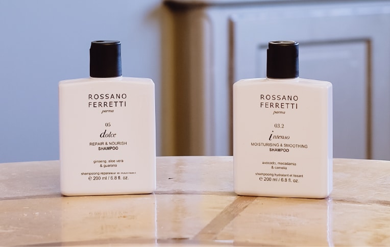 Immagine dello shampoo idratante Dolce e dello shampoo disciplinante Intenso di Rossano Ferretti Parma.