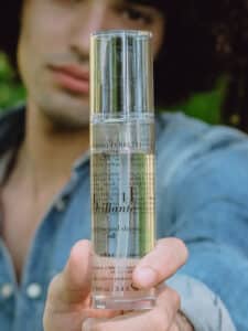 Guy showing Rossano Ferretti Parma's Brillante protect and shine oil in his hands. 