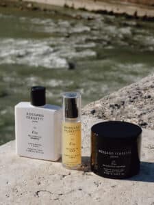 Immagine della routine rivitalizzante Vita di Rossano Ferretti Parma con lo shampoo rivitalizzante, la maschera rivitalizzante e il siero rivitalizzante.