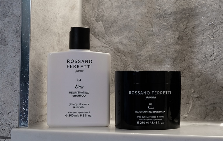 Immagine di uno shampoo e una maschera rivitalizzanti della collezione Vita di Rossano Ferretti Parma.