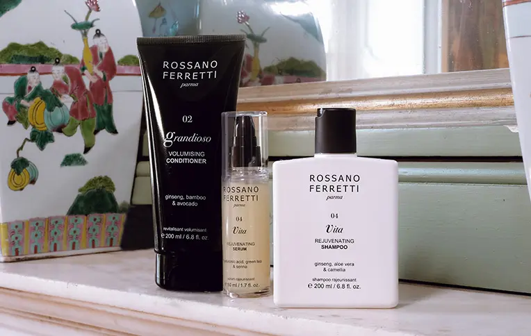 Routine Anticaduta per uomo di Rossano Ferretti Parma con lo shampoo rivitalizzante Vita, il balsamo volumizzante Grandioso e il siero rivitalizzante Vita.