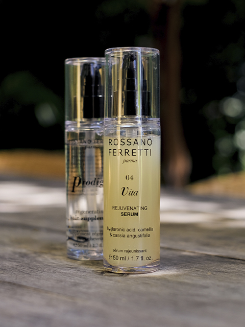 Image of the rejuvenating serum Vita along with the regenerating oil Prodigio by Rossano Ferretti Parma.