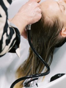 How to Keep Your Hair Fresh In-Between Washes | Rossano Ferretti US How to Keep Your Hair Fresh In-Between Washes | Rossano Ferretti US