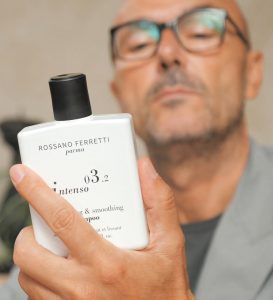 Image of Rossano Ferretti holding Intenso smoothing shampoo.